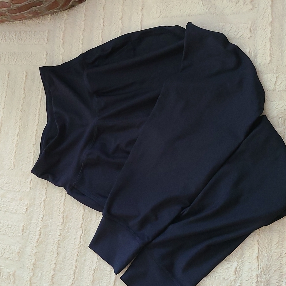 Old navy size xs power soft jogger, barely worn, navy blue